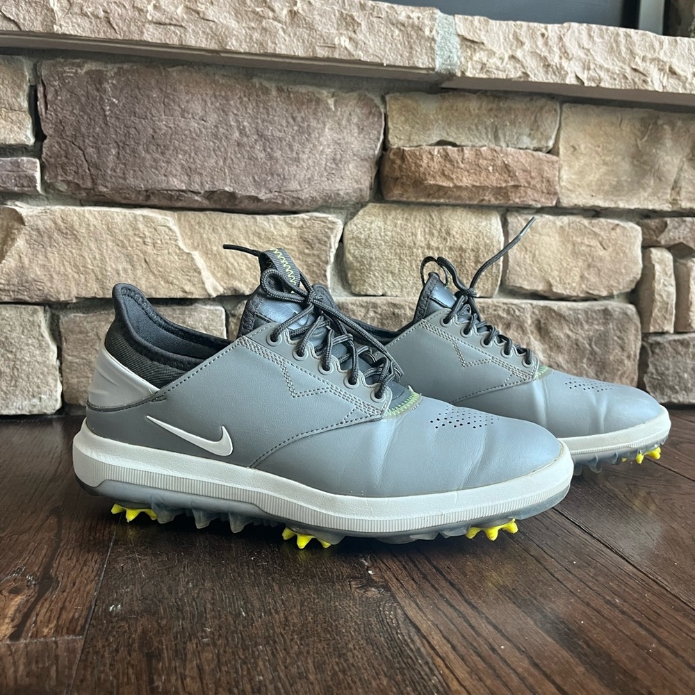 Size 7 golf shoes